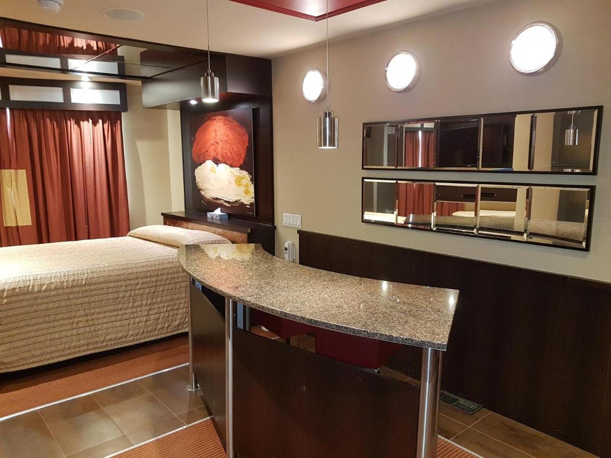 Le Chabrol Hotel & Suites Montréal Eksteriør billede
