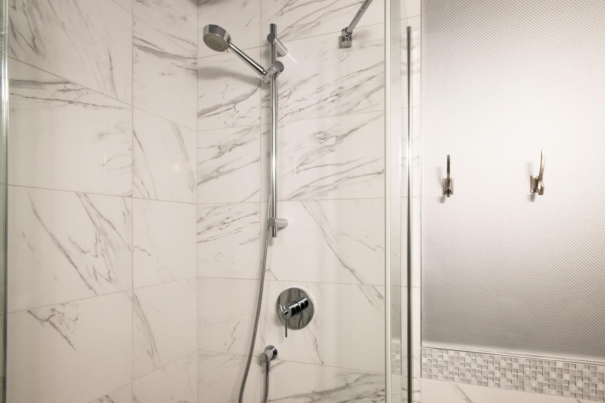 Le Chabrol Hotel & Suites Montréal Eksteriør billede